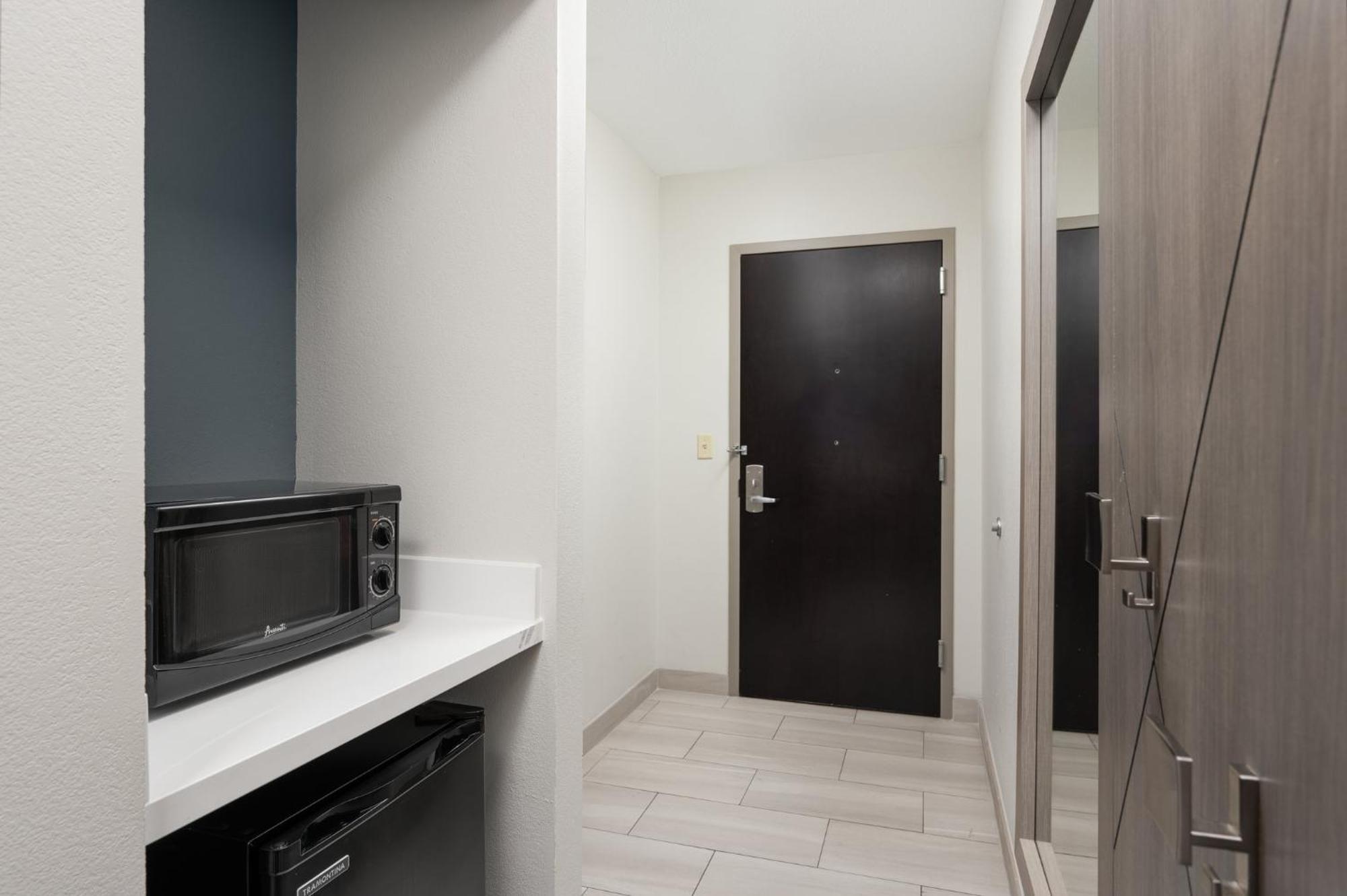 Holiday Inn Express Hotel & Suites Newport South By Ihg Экстерьер фото