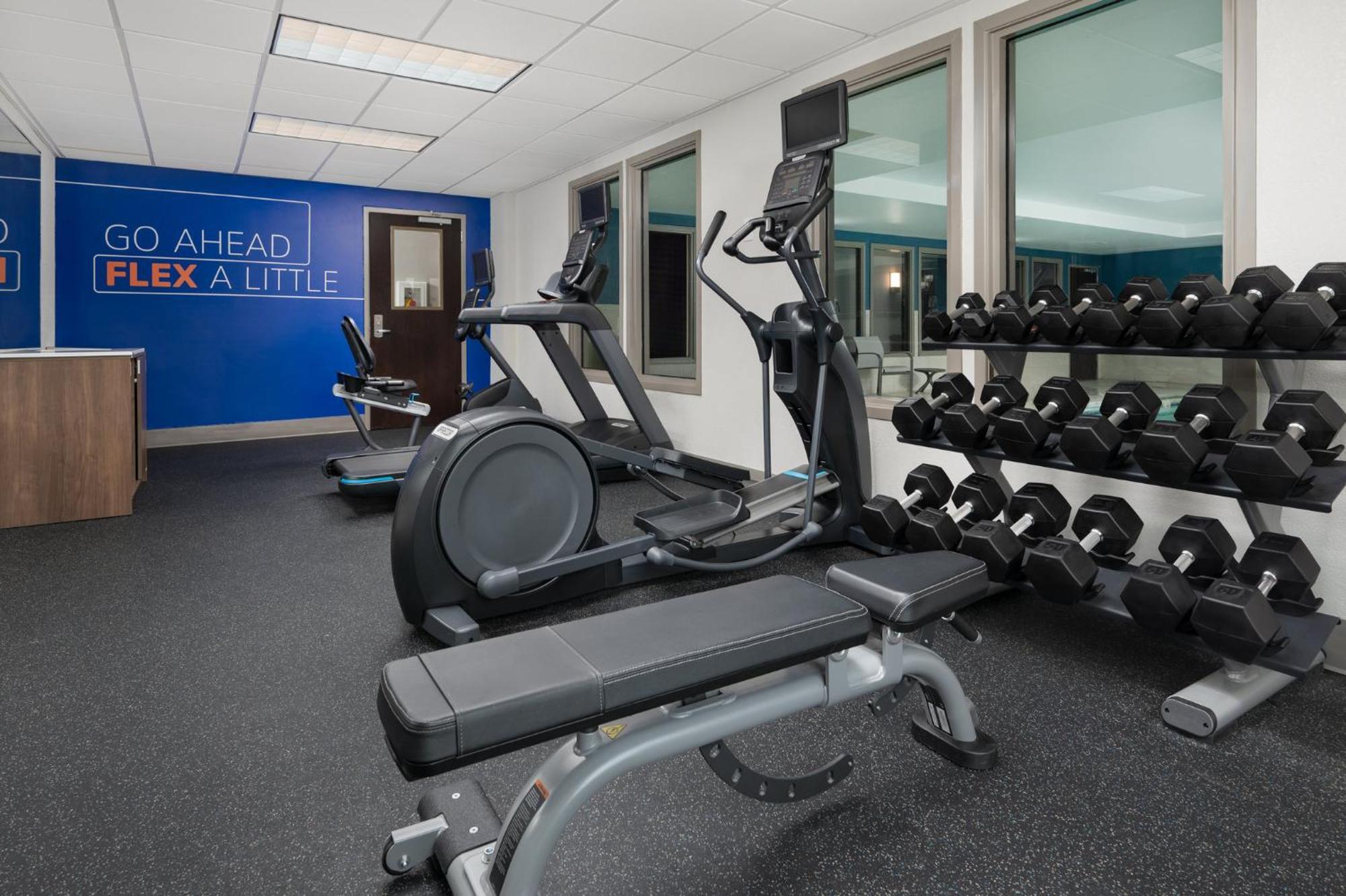 Holiday Inn Express Hotel & Suites Newport South By Ihg Экстерьер фото