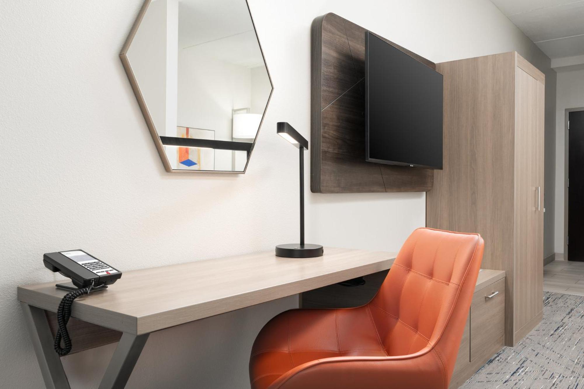 Holiday Inn Express Hotel & Suites Newport South By Ihg Экстерьер фото