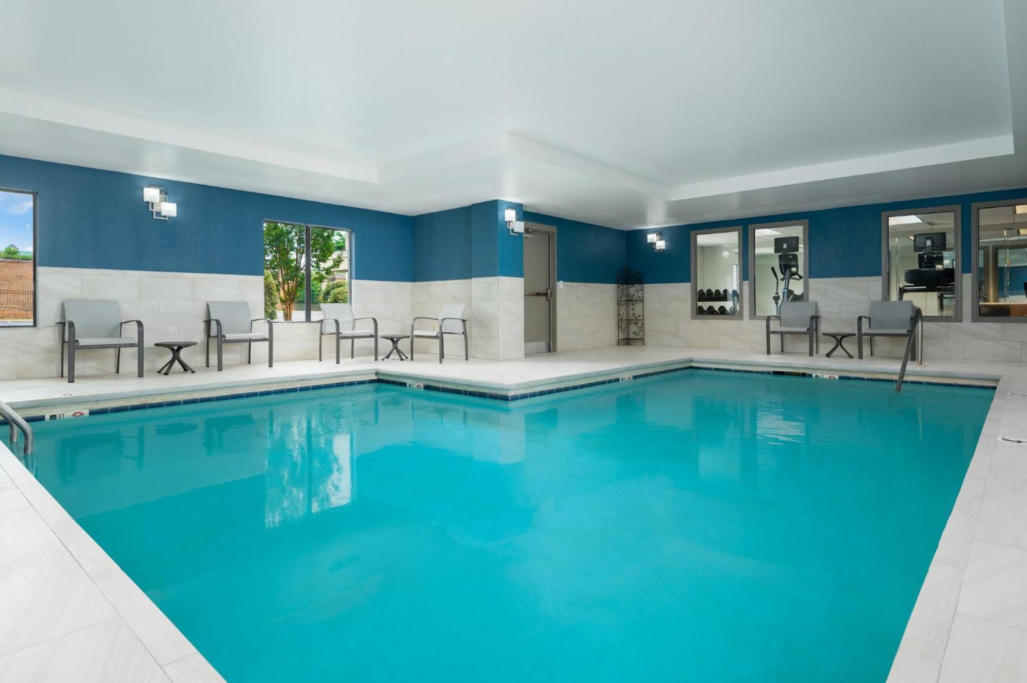 Holiday Inn Express Hotel & Suites Newport South By Ihg Экстерьер фото