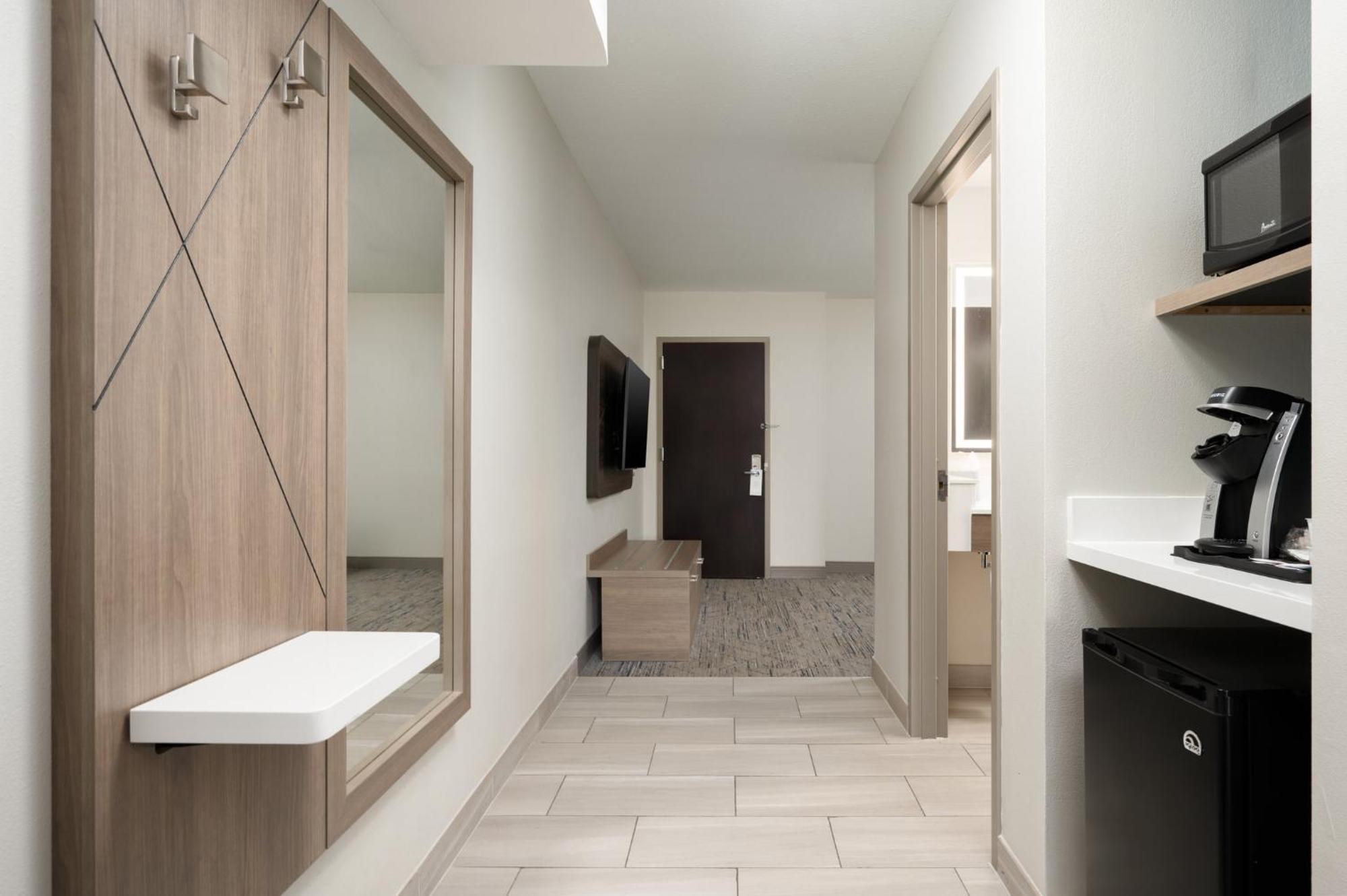 Holiday Inn Express Hotel & Suites Newport South By Ihg Экстерьер фото
