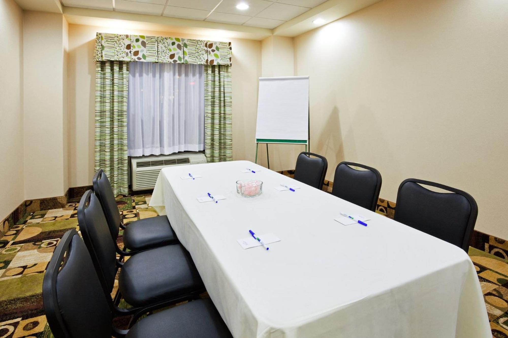 Holiday Inn Express Hotel & Suites Newport South By Ihg Экстерьер фото