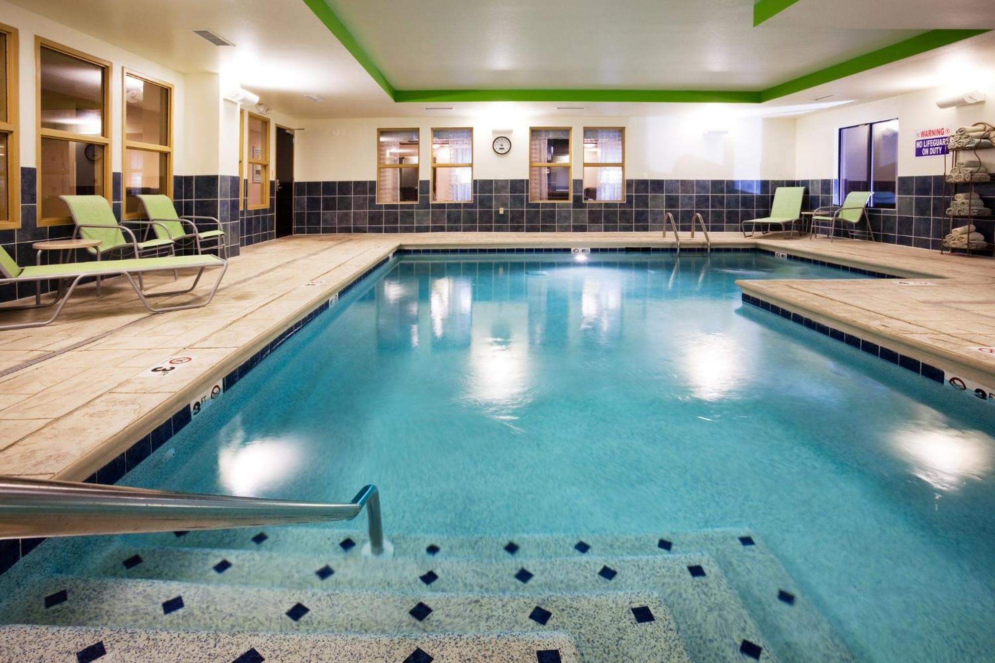 Holiday Inn Express Hotel & Suites Newport South By Ihg Экстерьер фото