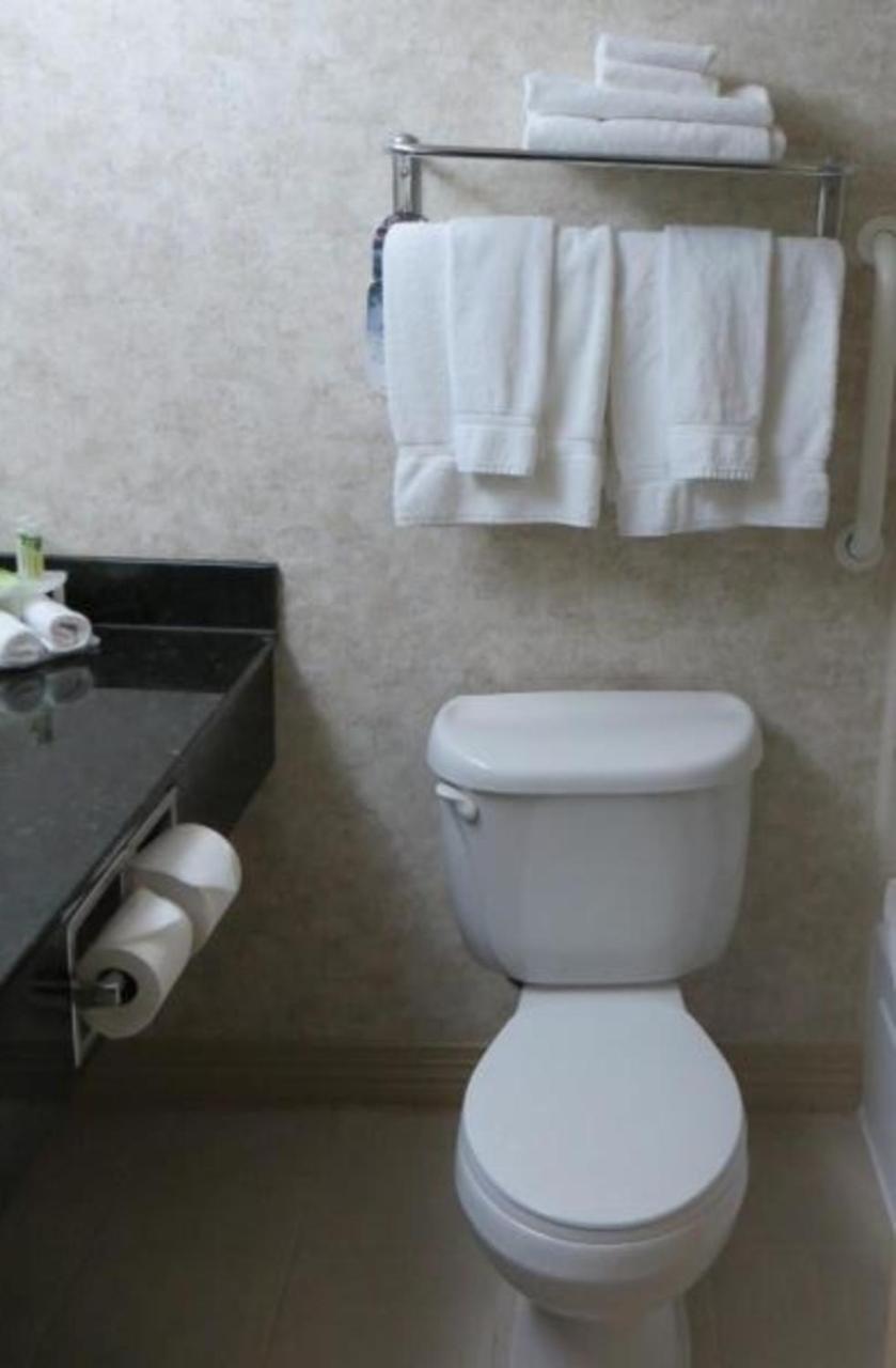 Holiday Inn Express Hotel & Suites Newport South By Ihg Экстерьер фото